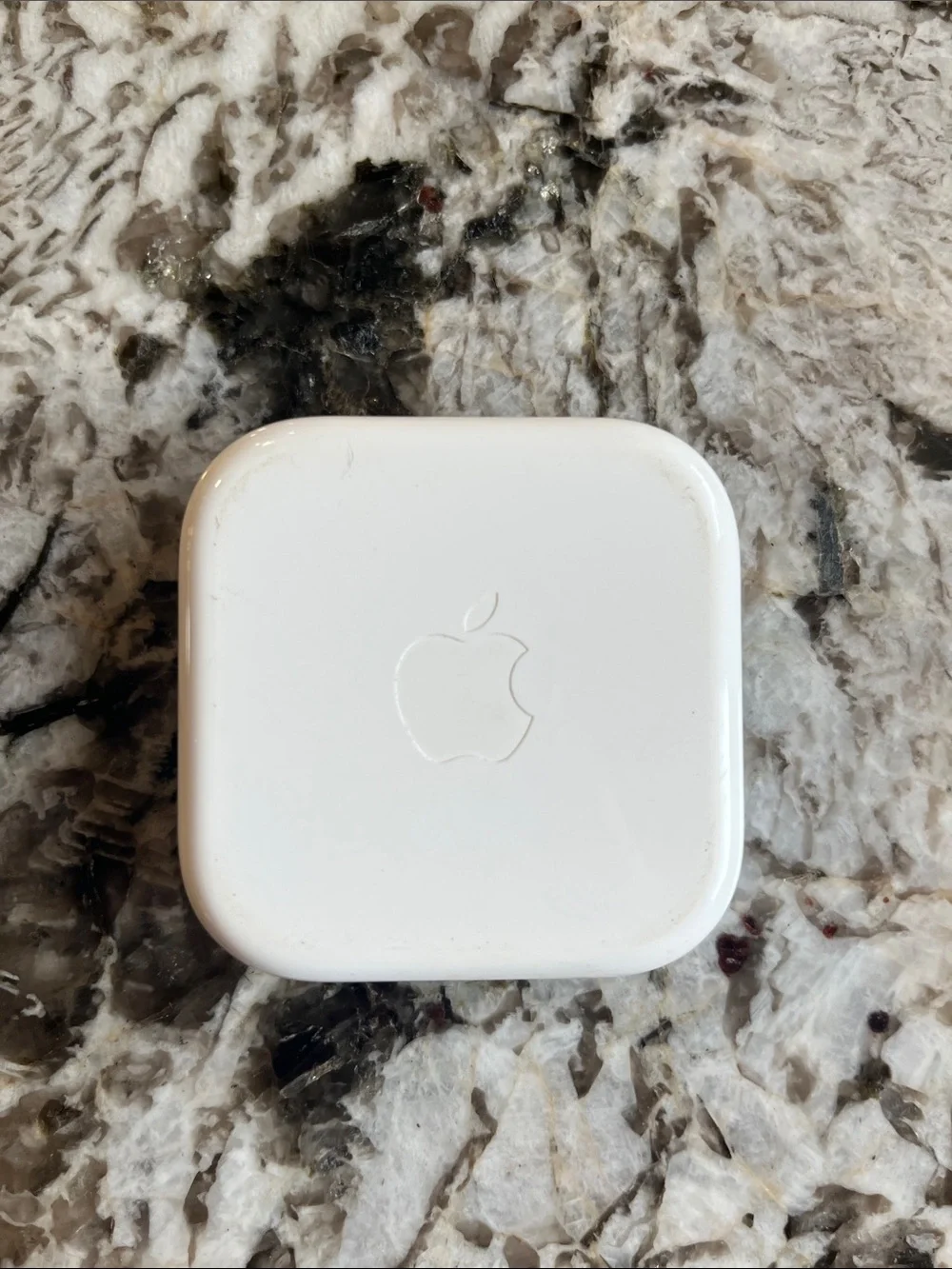 Apple White Wired Earbuds with Inline Remote